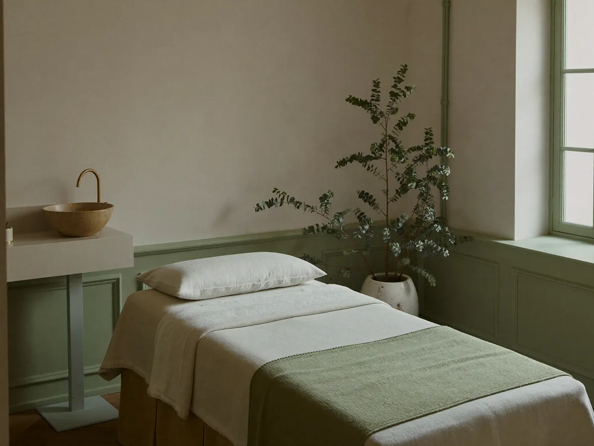 The green treatment room with eucalyptus